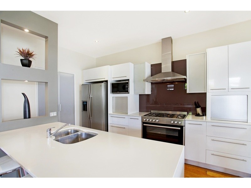 8 Fourth Avenue, Aspendale VIC 3195