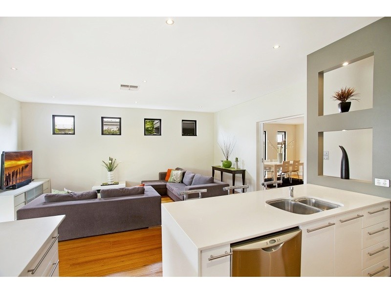 8 Fourth Avenue, Aspendale VIC 3195
