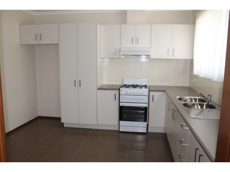 4/18 ALEXANDER AVENUE, Oakleigh East VIC 3166