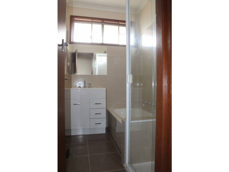 4/18 ALEXANDER AVENUE, Oakleigh East VIC 3166