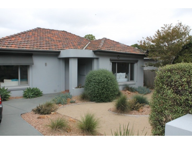 17 WEMBLEY AVENUE, Cheltenham VIC 3192