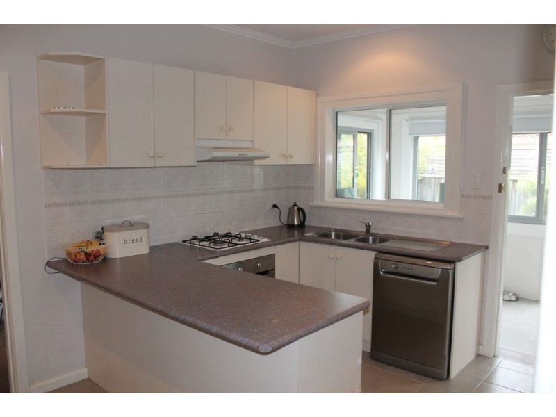 17 WEMBLEY AVENUE, Cheltenham VIC 3192