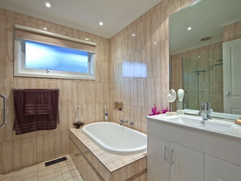 60 EMMA STREET, Carrum VIC 3197