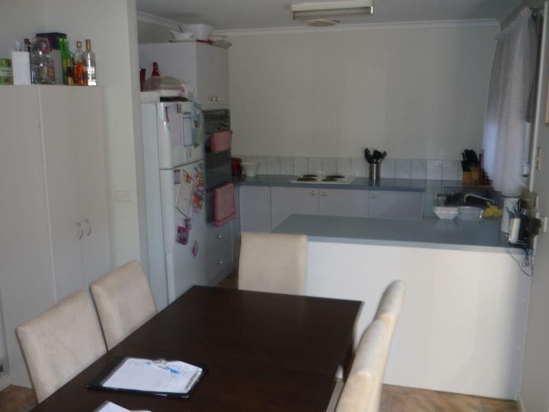 2/82 ALBERT STREET, Mordialloc VIC 3195