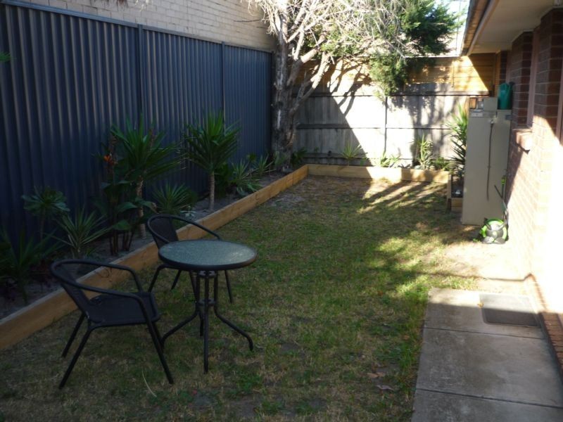 2/82 ALBERT STREET, Mordialloc VIC 3195