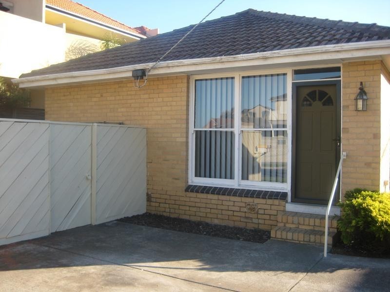 1/3 RENNISON STRET, Parkdale VIC 3195