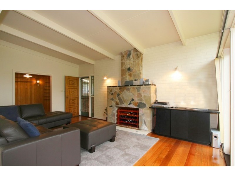 6 CLONMORE AVENUE, Beaumaris VIC 3193