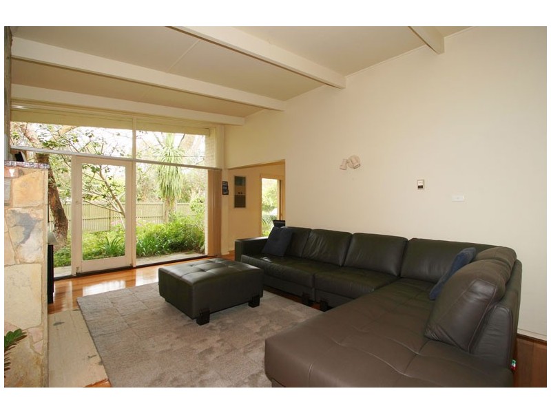 6 CLONMORE AVENUE, Beaumaris VIC 3193