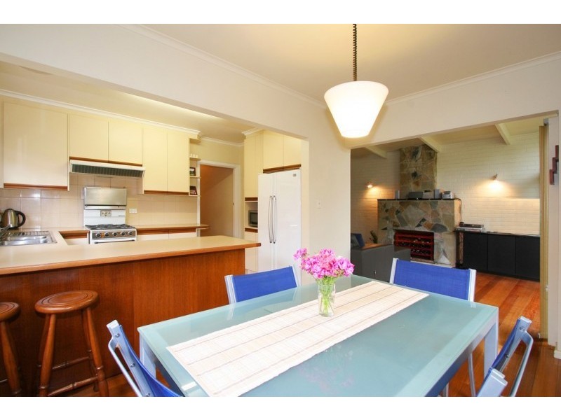 6 CLONMORE AVENUE, Beaumaris VIC 3193