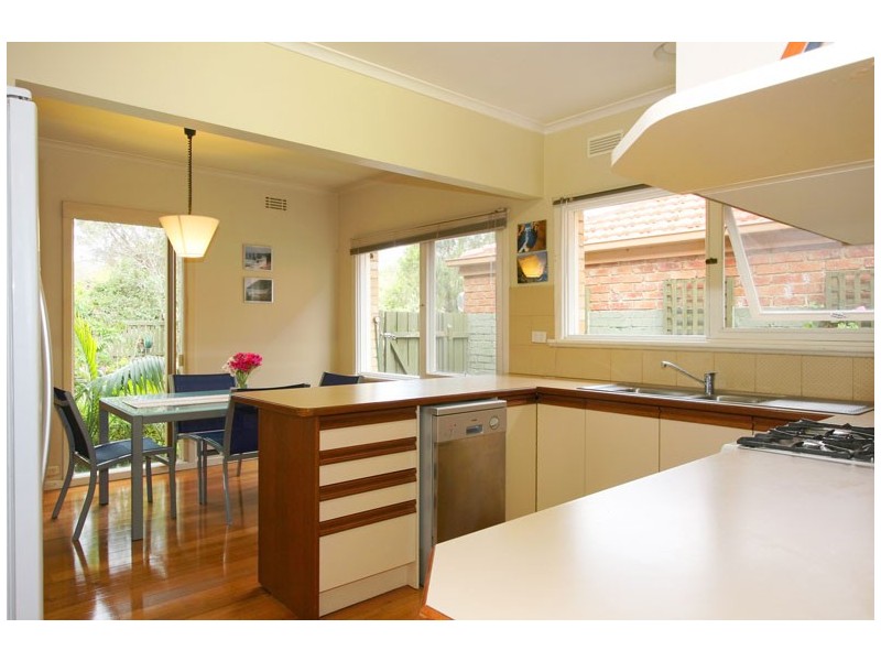 6 CLONMORE AVENUE, Beaumaris VIC 3193
