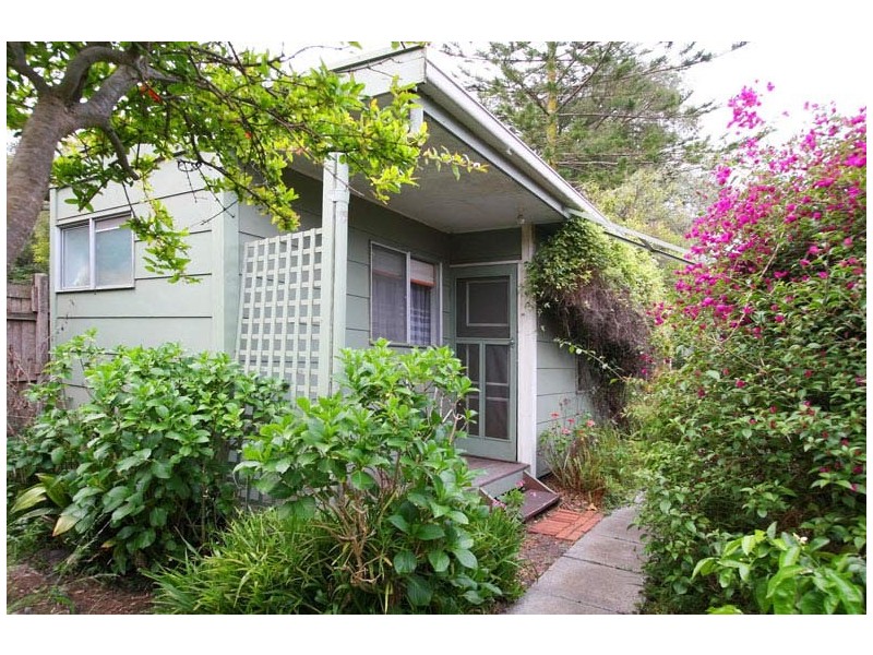 6 CLONMORE AVENUE, Beaumaris VIC 3193
