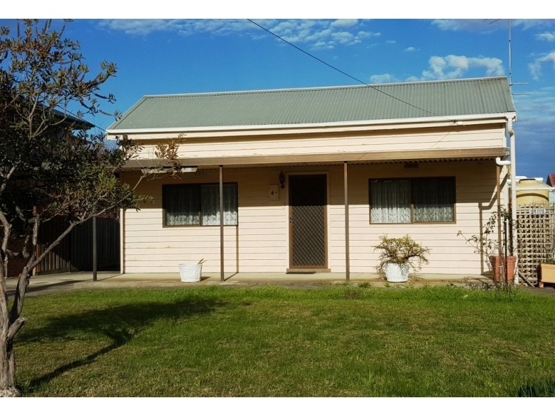 4 KEITH AVENUE, Edithvale VIC 3196