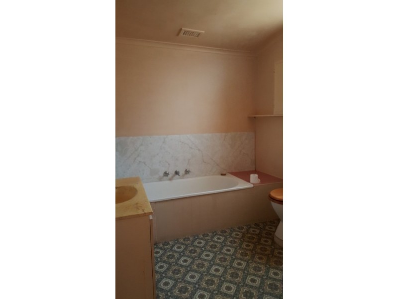 4 KEITH AVENUE, Edithvale VIC 3196