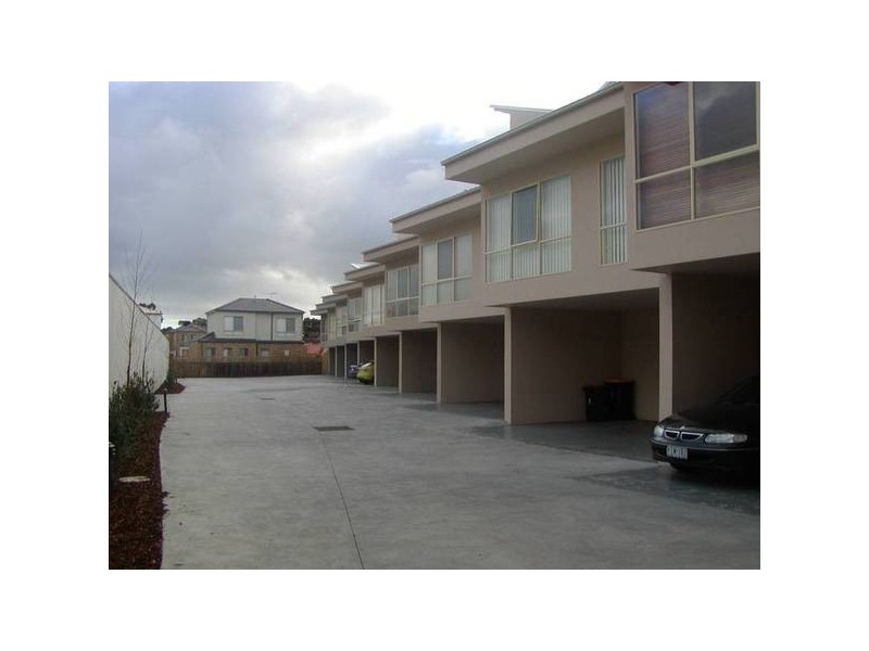 10/3 MANIKATO AVENUE, Mordialloc VIC 3195