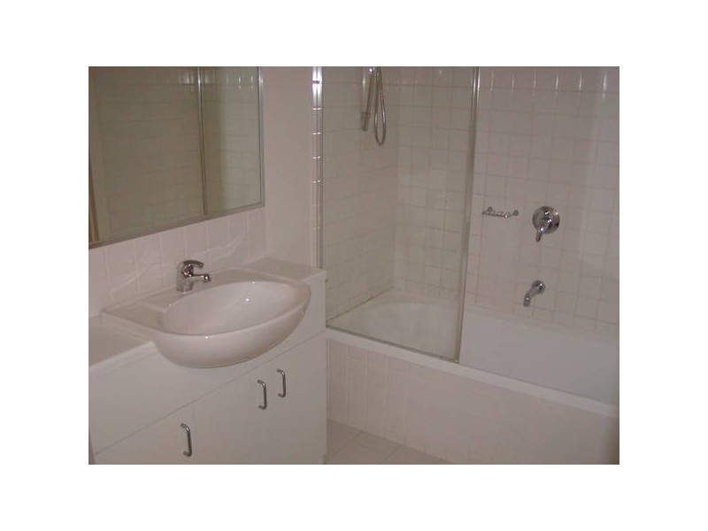 12/64 FITZROY STREET, St Kilda VIC 3182