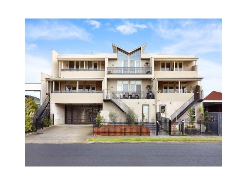 11/3 MANIKATO AVENUE, Mordialloc VIC 3195