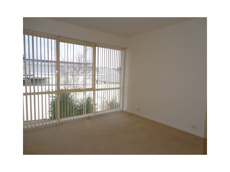 11/3 MANIKATO AVENUE, Mordialloc VIC 3195