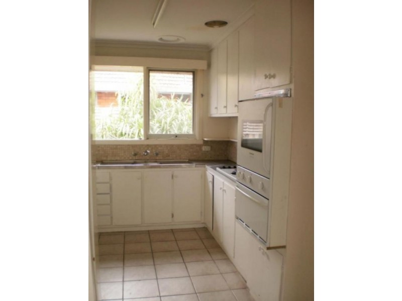 12/18 WARRIGAL ROAD, Parkdale VIC 3195