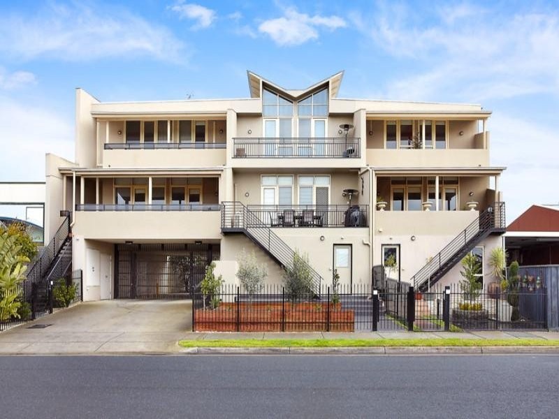 8/3 MANIKATO AVENUE, Mordialloc VIC 3195