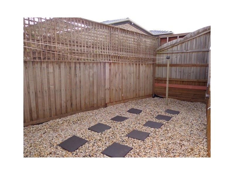 8/3 MANIKATO AVENUE, Mordialloc VIC 3195