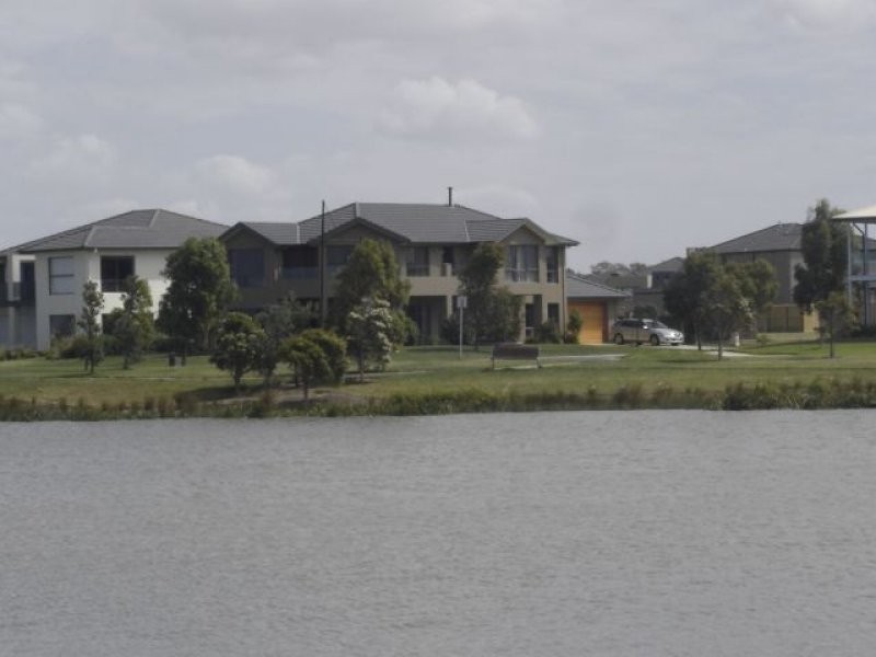 18 WATERSIDE DRIVE, Waterways VIC 3195