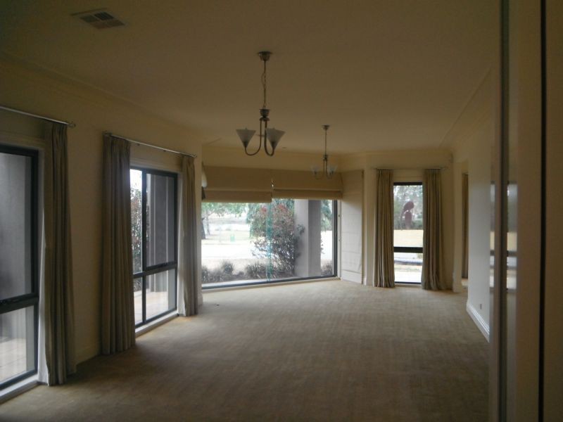 18 WATERSIDE DRIVE, Waterways VIC 3195