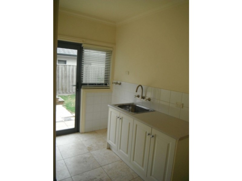 18 WATERSIDE DRIVE, Waterways VIC 3195