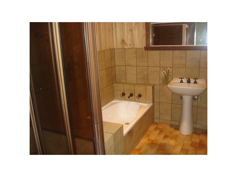 17 LUCKINS ROAD, Bentleigh VIC 3204