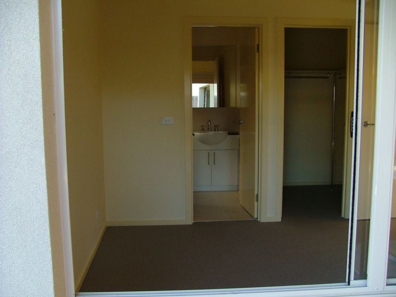 2/15 JOFFRE AVENUE, Edithvale VIC 3196