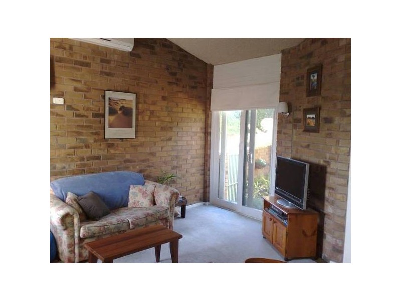 8/60 BEACH ROAD, Mentone VIC 3194