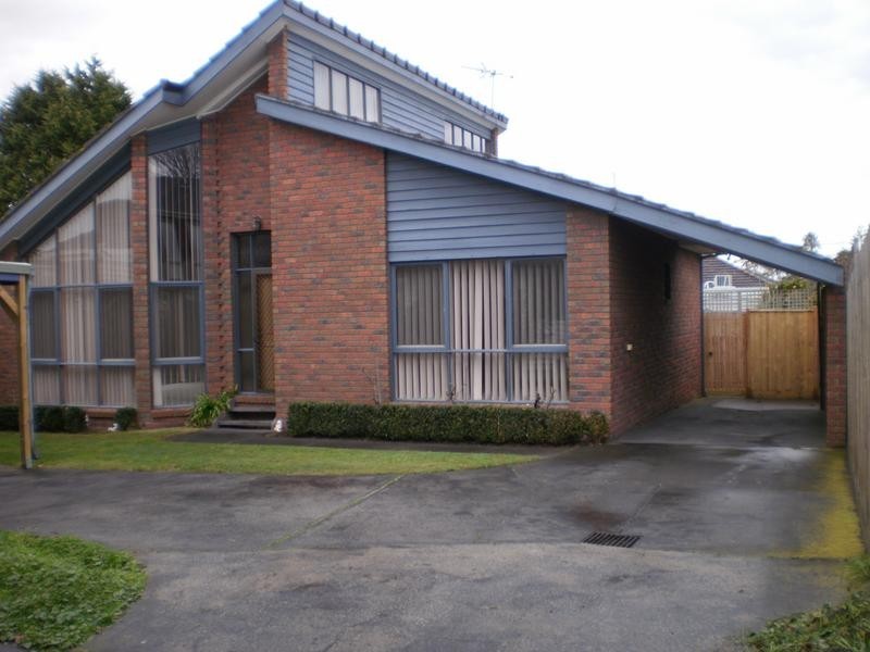 2/18 MCKAY STREET, Parkdale VIC 3195