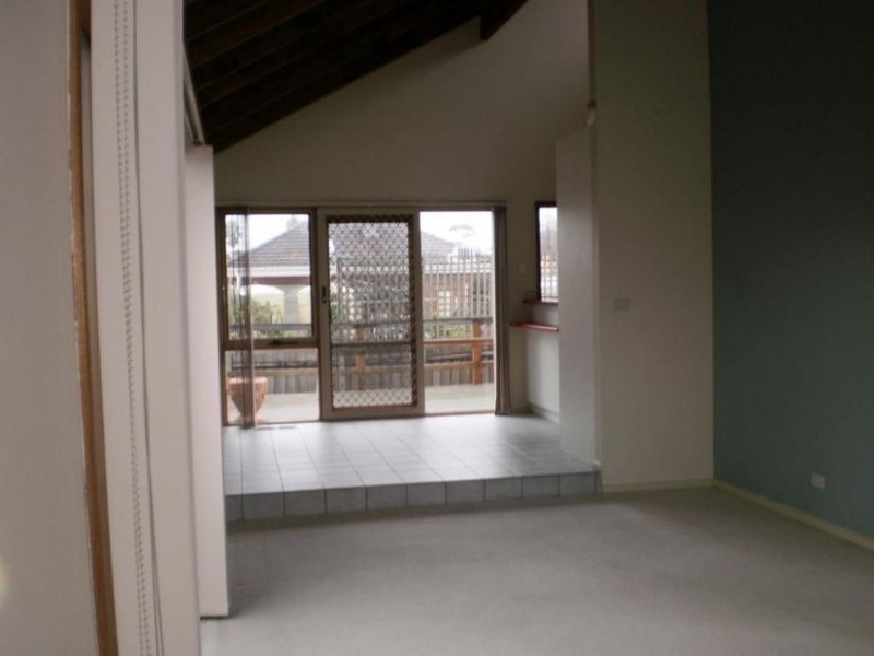 2/18 MCKAY STREET, Parkdale VIC 3195