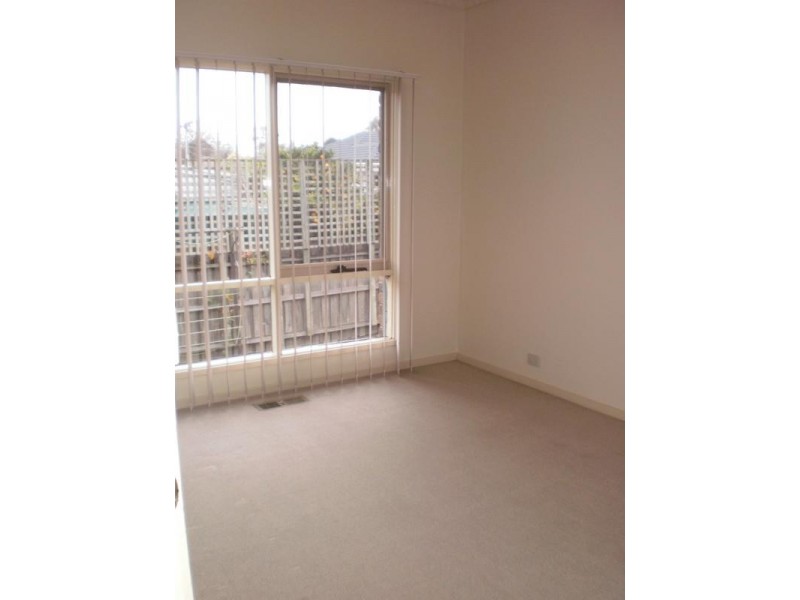 2/18 MCKAY STREET, Parkdale VIC 3195