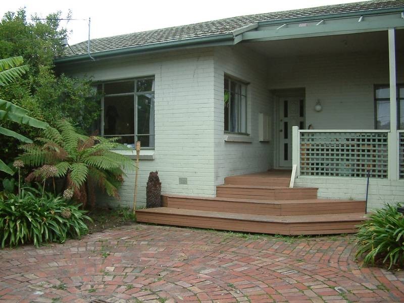 11 GOVERNOR ROAD, Mordialloc VIC 3195