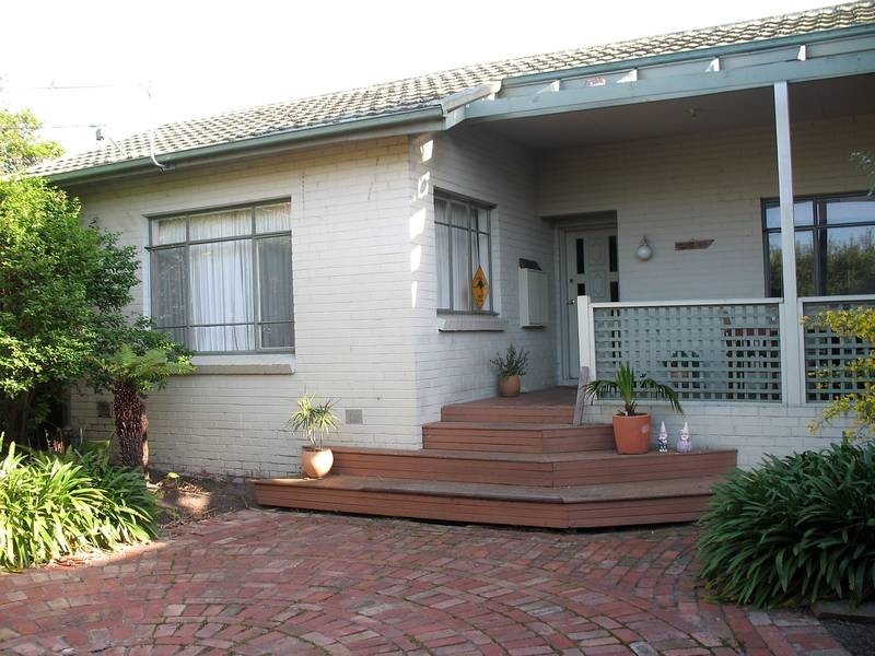 11 GOVERNOR ROAD, Mordialloc VIC 3195