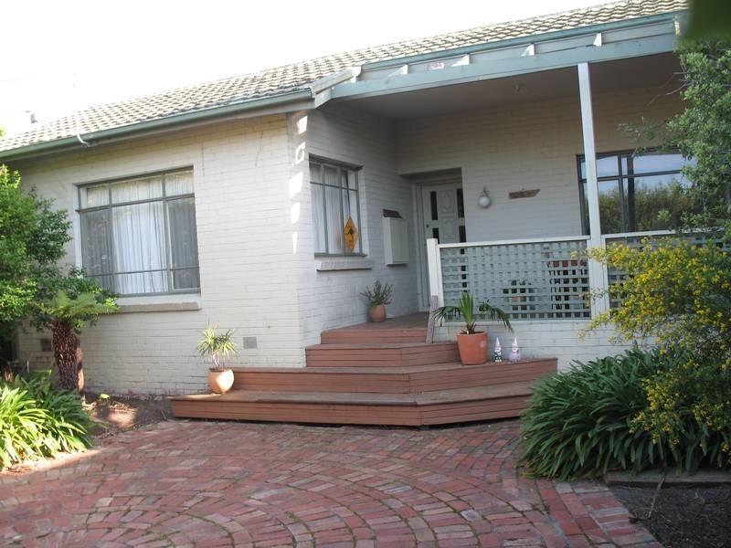 11 GOVERNOR ROAD, Mordialloc VIC 3195