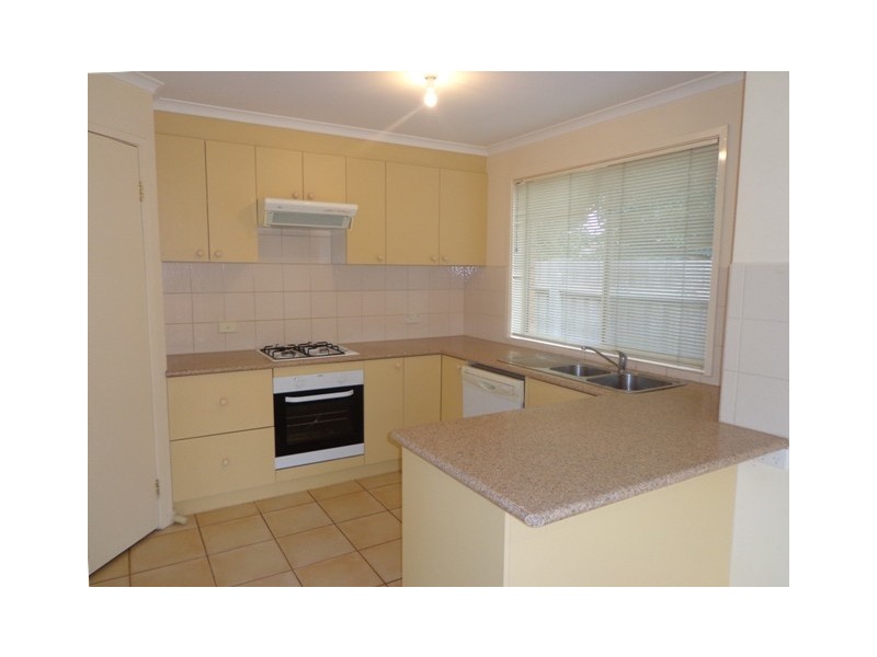 2/2 MOLESWORTH CRESCENT, Seaford VIC 3198