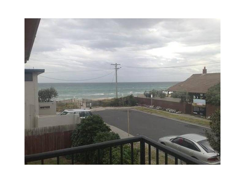 2/8 BANK ROAD, Edithvale VIC 3196