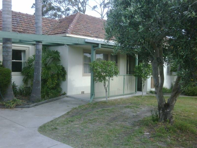 4 WARREN ROAD, Mordialloc VIC 3195