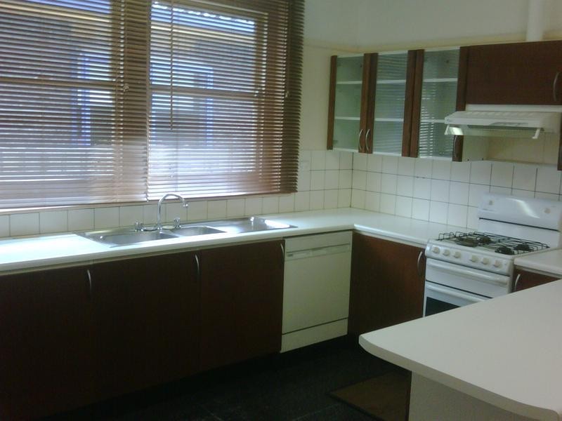 4 WARREN ROAD, Mordialloc VIC 3195