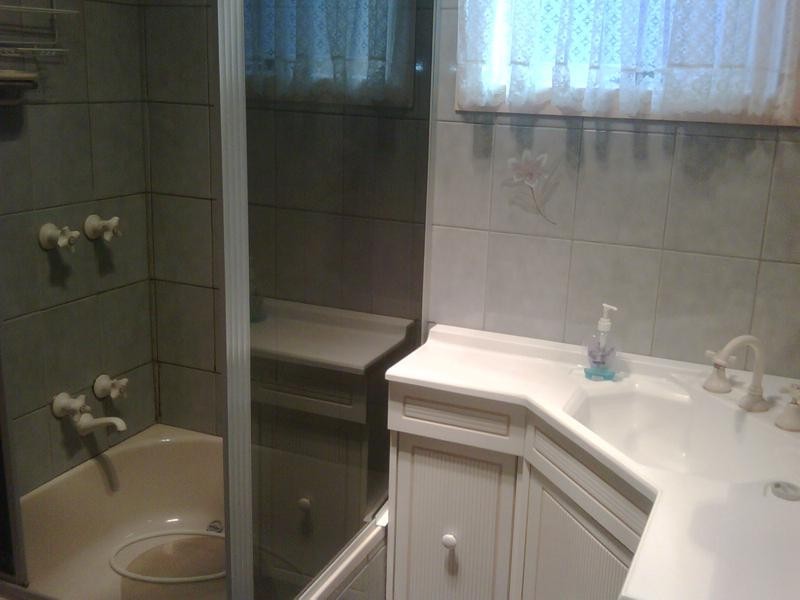 4 WARREN ROAD, Mordialloc VIC 3195