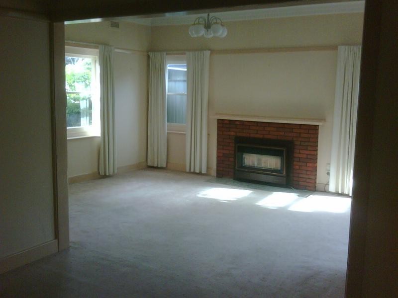 4 WARREN ROAD, Mordialloc VIC 3195