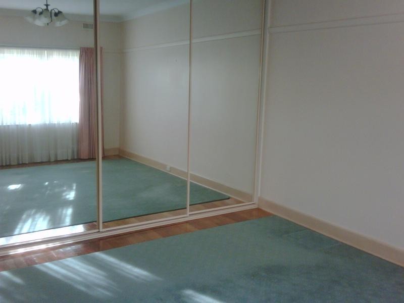 4 WARREN ROAD, Mordialloc VIC 3195