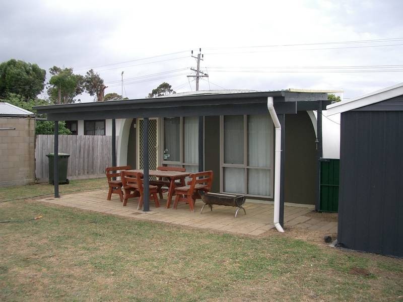 52 Lake View Crescent, St Leonards VIC 3223