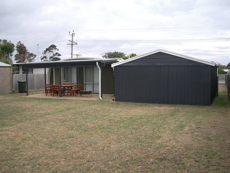 52 Lake View Crescent, St Leonards VIC 3223