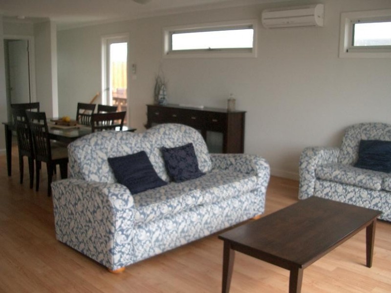 4 Adam, Indented Head VIC 3223