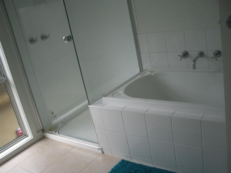 4 Adam, Indented Head VIC 3223