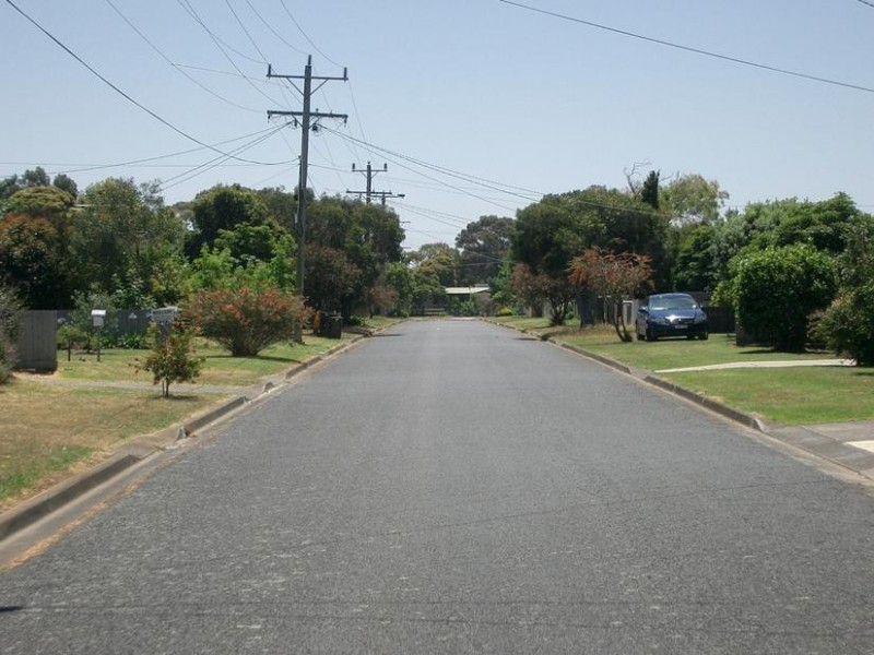 26 Coatsworth Ave, St Leonards VIC 3223