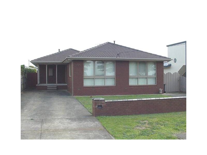 62 BLUFF ROAD, St Leonards VIC 3223