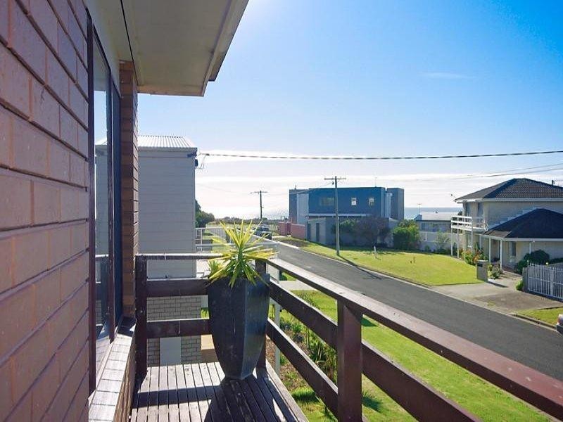 14 Brett Drive, Indented Head VIC 3223